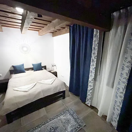 Madardalos Kert Es Vendeghaz *